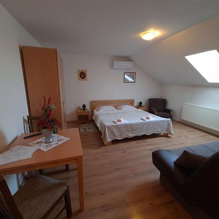 Guest House Aquarius Bosnyáki Kültér fotó