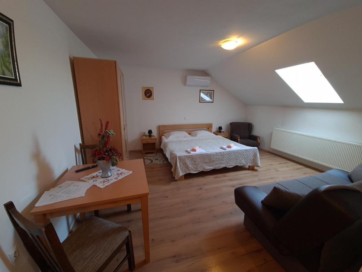 Guest House Aquarius Bosnyáki Kültér fotó