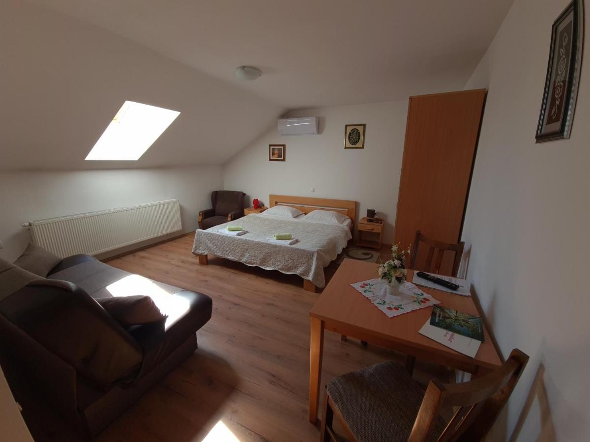 Guest House Aquarius Bosnyáki Kültér fotó