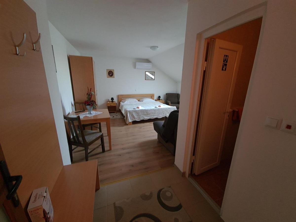 Guest House Aquarius Bosnyáki Kültér fotó